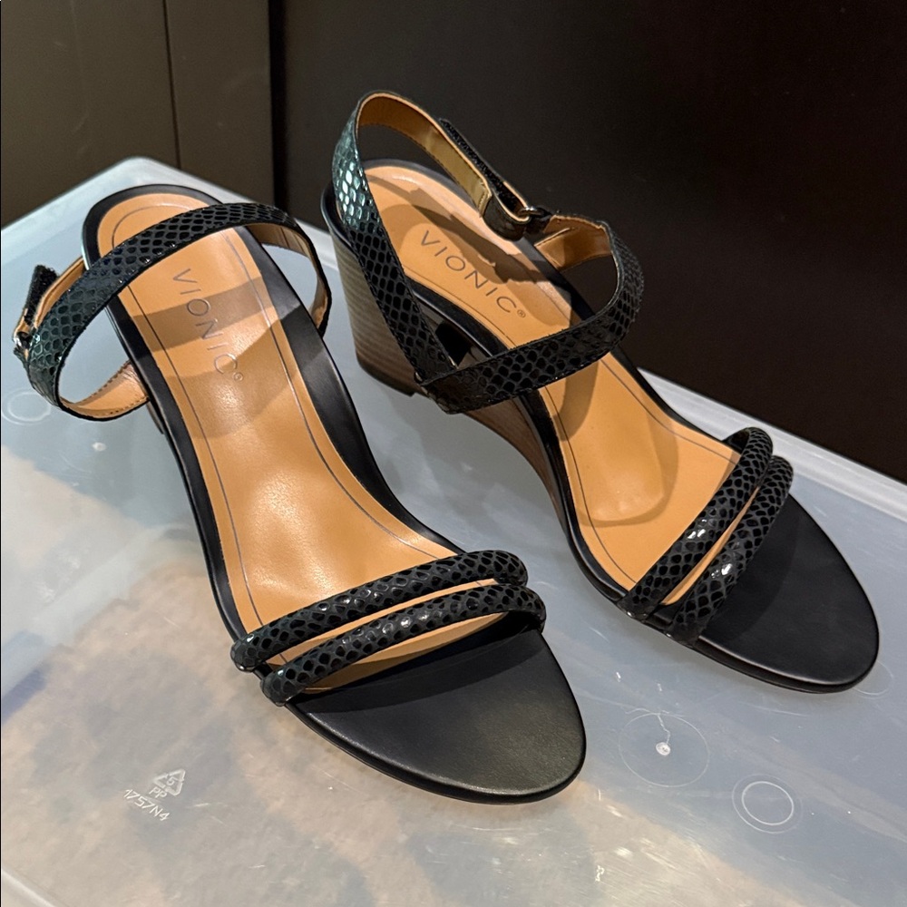 Vionic Emmy Women’s Backstrap Wedge Sandal Black Size 10 New